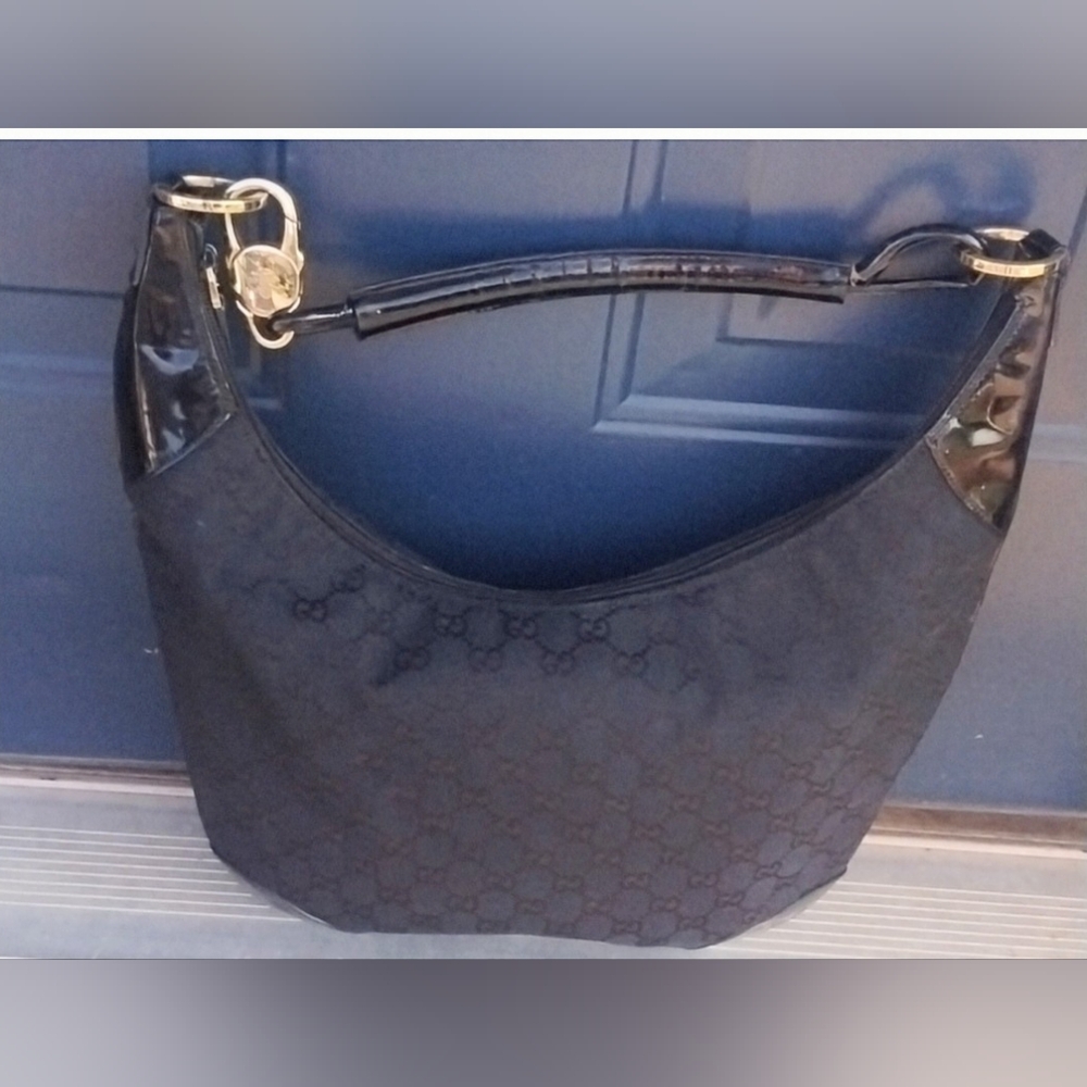 Gucci Black and Gold Shoulder Bag